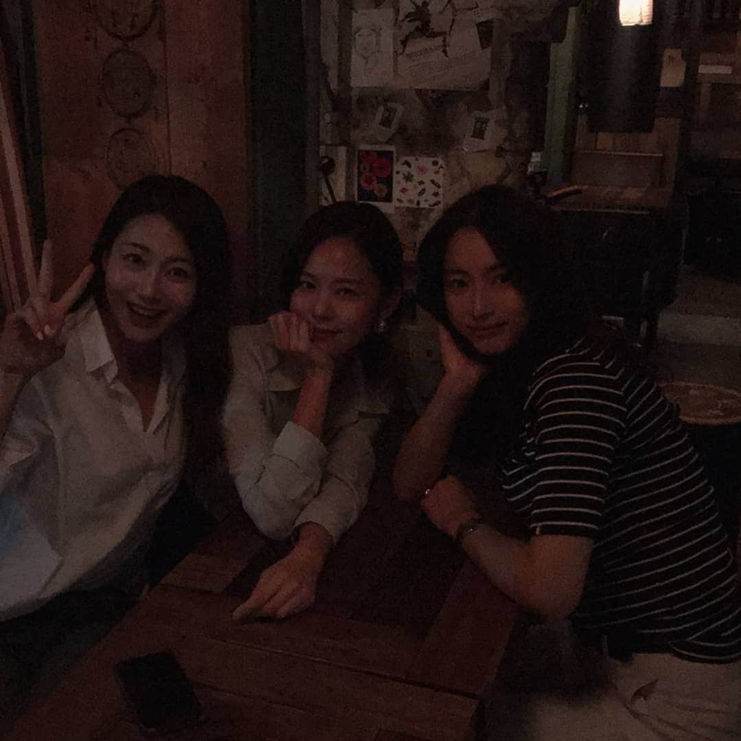 チョン・ダへのインスタグラム：「유주야 결혼 축하해😘 다음에 만나면 유부녀 셋🙋‍♀️」