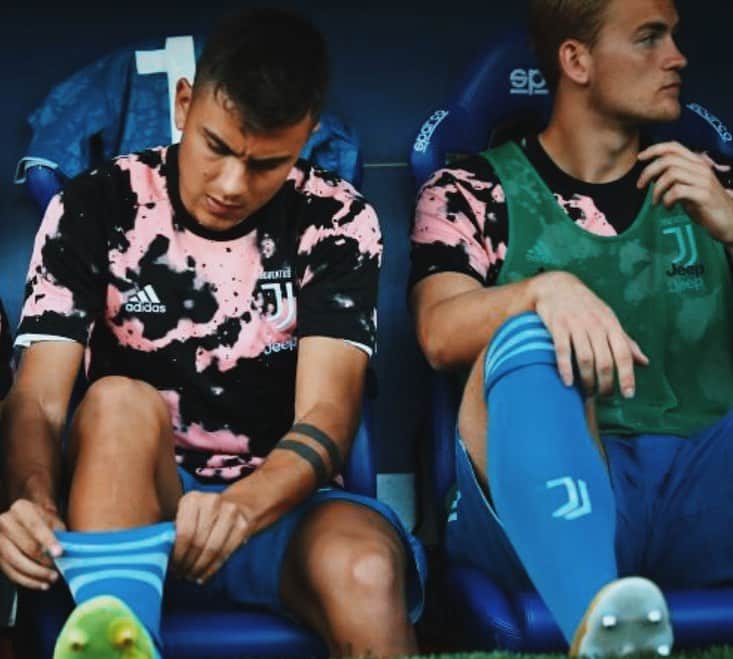 ポール・ポグバさんのインスタグラム写真 - (ポール・ポグバInstagram)「Sabato contro il #Napoli devono giocare titolari sia #Dybala che #DeLigt ❓  Yes 👍 or No 👎? #Juve」8月28日 19時40分 - juvefanpage
