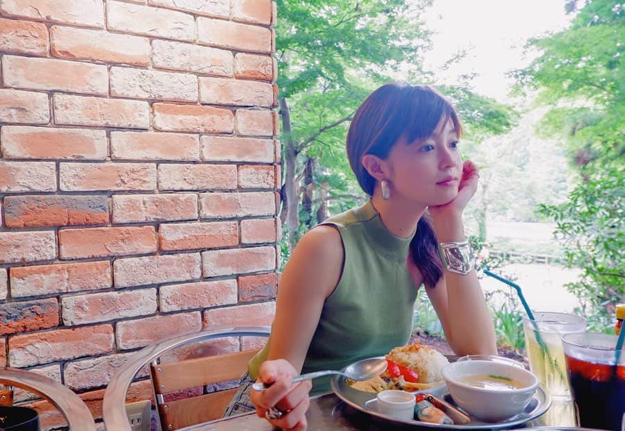 小林涼子さんのインスタグラム写真 - (小林涼子Instagram)「. んー、グリーンカレーにしたけど そっちのトロトロお肉も 美味しそうだったなぁって 食べたくて選んだはずなのに 何故か選んでない方がよく見える そんなもんなのかしら、人生って . ✈️東京でベトナム🇻🇳&タイ🇹🇭 #美味しい  #ごはん #ベトナム #タイ#エスニック #世界のごはん #世界のグルメ #グルメ世界一周 #トコ旅 #ダイエットは明日から #美容 #beauty #food #eat #worldfood  #tokyo #tokyofoodtransit #tokyofoodtrip  #happy  #먹스타그램 #식사  #吃 #很好」8月28日 19時53分 - ryoko_kobayashi_ryoko