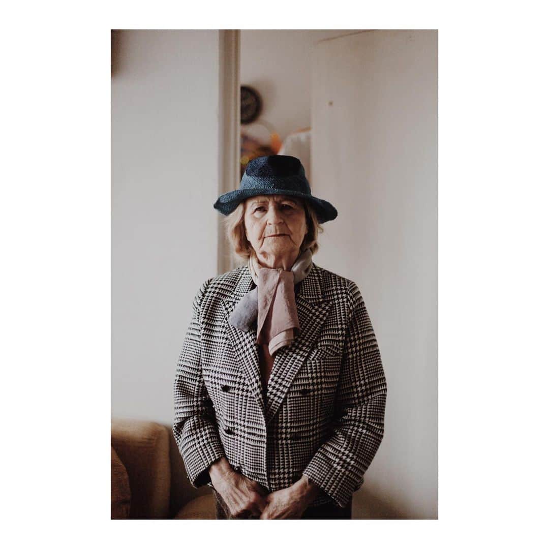 ミュールバウアーさんのインスタグラム写真 - (ミュールバウアーInstagram)「Mühlbauer | #hatpeople ▪️Stasia wears DUKE LEE - an easy-going #traveller, perfect for journeying, but also everyday #summer wear. #muhlbauer #millinery #vienna #handmadefashion」8月28日 20時09分 - muehlbauer_hats