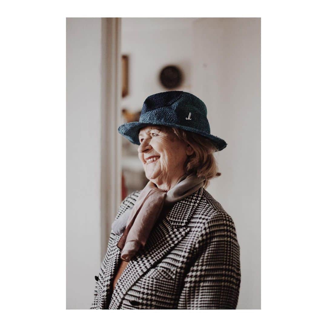 ミュールバウアーさんのインスタグラム写真 - (ミュールバウアーInstagram)「Mühlbauer | #hatpeople ▪️Stasia wears DUKE LEE - an easy-going #traveller, perfect for journeying, but also everyday #summer wear. #muhlbauer #millinery #vienna #handmadefashion」8月28日 20時09分 - muehlbauer_hats