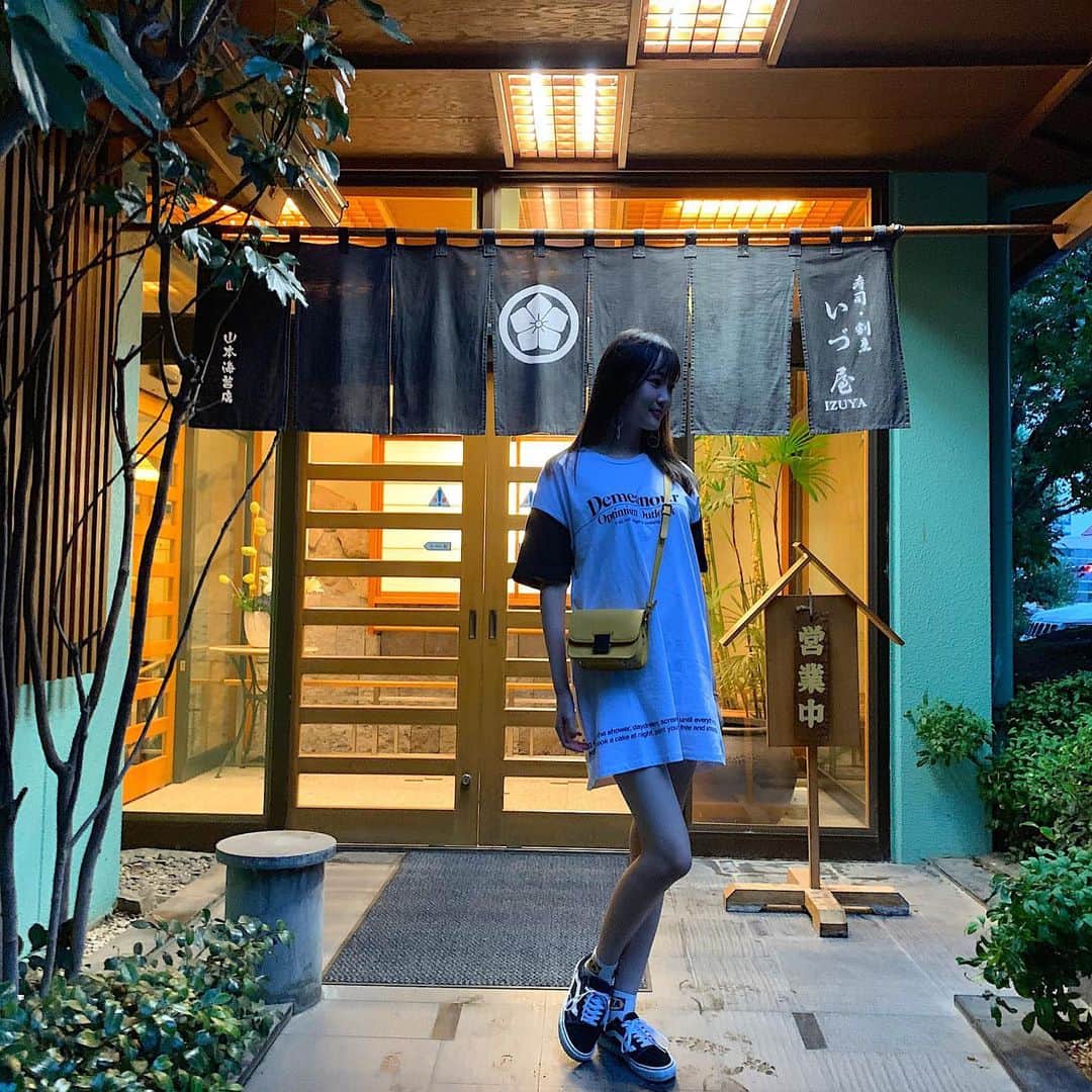 小林恵月さんのインスタグラム写真 - (小林恵月Instagram)「・ ⭐️お知らせ⭐️ ・ 9/8 神戸コレクション に出演します！！ ・ 本当に嬉しいです！！！ やっと皆さんにも報告できました💖 ・ 皆さん 会いにきてくれると 嬉しいです😊 会いたいなぁ、、♡ ・ ・ そして今日は母の誕生日🎂 いつも本当にありがとう😊 感謝しています✨ 家族でお寿司を食べに行ったよ🍣 ・ #神戸コレクション #神コレ #私服 #えづくろーぜっと #寿司 #🍣 #ootd #小林恵月 #オスカープロモーション #oscarpromotion #model #japan」8月28日 20時11分 - ezuki_kobayashi