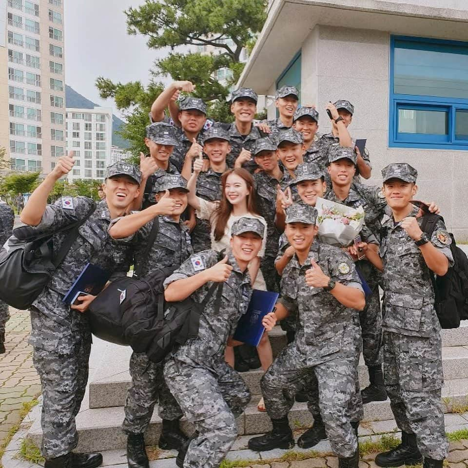 ハヌルさんのインスタグラム写真 - (ハヌルInstagram)「자랑스러운 승연이 SSU수료식 축하👍🏻👍🏻❤️ 하중위!!!!! 그리구 동기 분들도 조심조심 화이팅하쟈✨ #진해... 넘머러」8月28日 20時20分 - haneulina