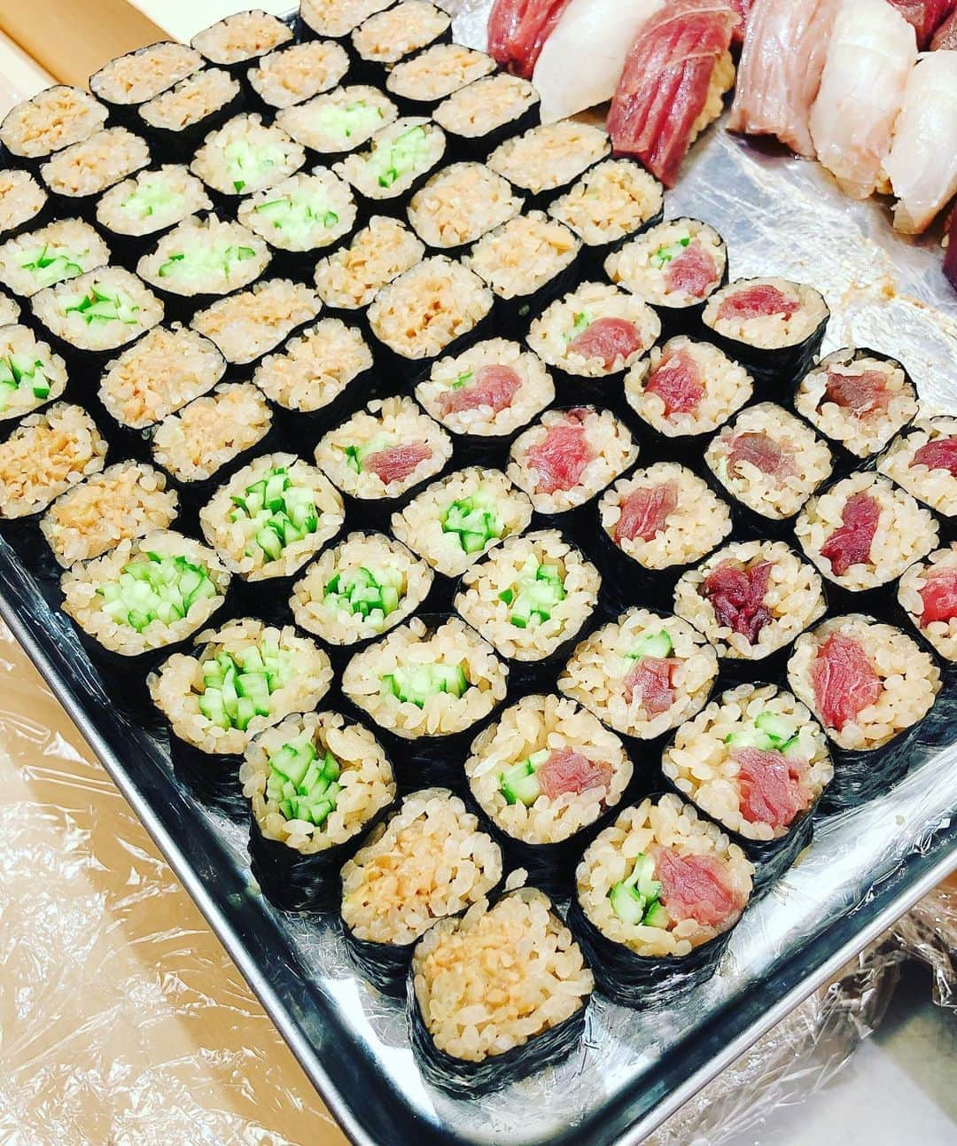 伊藤歩さんのインスタグラム写真 - (伊藤歩Instagram)「Sushi Training🍣  まきまき海苔巻き🌱学習中  #sushi#japanesetraditional#japanesefood#foodgram#sushigram#lovejapan#tokyolife#lifeisbeautiful#thankyouforall#respect#sushichef#tokyogram#寿司#学習#御縁に感謝#赤酢#納豆巻き#鉄火巻き#鉄きゅう巻き#まきもの#まきまき#たべものぐらむ#伊藤歩」8月28日 20時17分 - ayumi__ito