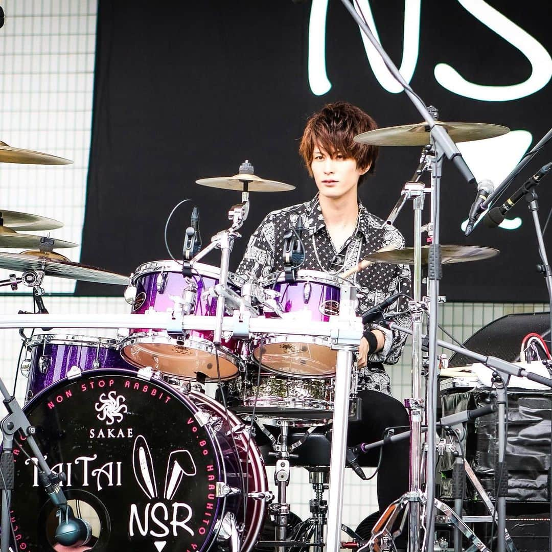 太我のインスタグラム：「8.27 代々木野外音楽堂 😒→😀 #nonstoprabbit #yoyogipark #sakaedrums #drummer」