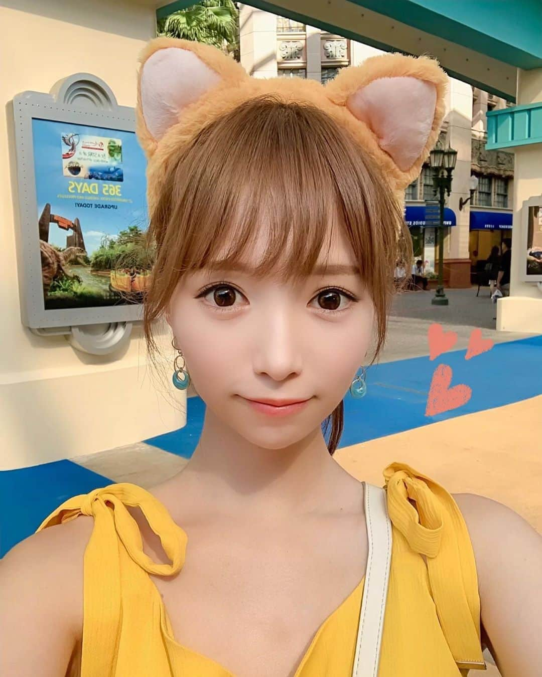 八鍬里美さんのインスタグラム写真 - (八鍬里美Instagram)「帰国して今日から仕事だったよ😆 いっぱい遊んだから仕事頑張る(*^^*)❣️ 行きたいとこ全部行けていっぱい遊んだ旅行だったよ〜✈️🇸🇬 旅行中のメイクは自まつ毛で、旅行の2日前に急いでまつげパーマかけたんだけど時短できて楽チンだった😆💕 . #USS#ユニバーサルスタジオシンガポール#ユニバ#シンガポール旅行#帰国#女子旅#タビジョ#プス#自撮り#まつげパーマ#時短メイク」8月28日 20時23分 - satomi_yakuwa