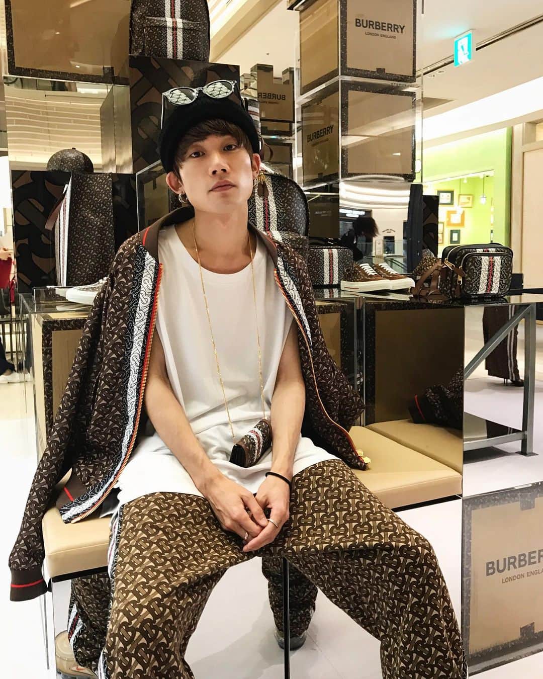 花沢将人のインスタグラム：「Monogram collection started from today #thomasburberrymonogram #TBRT @burberry @riccardotisci17」