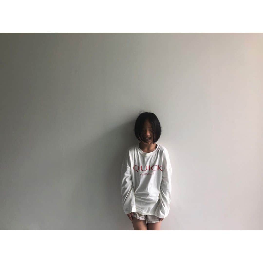 monmimi1さんのインスタグラム写真 - (monmimi1Instagram)「. . 明日の新商品3 . レタリング ロングTシャツ . こちらも 靴下に続き オリジナル製作商品です。 . 同じレタリング続きで 新しいレタリングを 3種類 製作しました🙈 . 30%くらい レトロな風合いを持つ レタリングの ロングTシャツ というものが 個人的に とても好きでして 各フォント や カラー レタリングの 大きさ 大文字、小文字 少しの違いで 悩むのが なんとも しあわせな 時間でした。 QUICK QUESTION  早い質問 ORIGINAL LICENSE  生まれ持った資格 VENERABLE SOMEONE  尊敬する或る人 の 3種類です^_^ . . . . .」8月28日 20時47分 - monmimi1