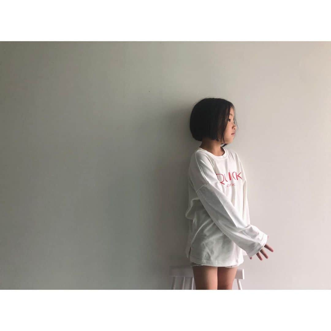 monmimi1さんのインスタグラム写真 - (monmimi1Instagram)「. . 明日の新商品3 . レタリング ロングTシャツ . こちらも 靴下に続き オリジナル製作商品です。 . 同じレタリング続きで 新しいレタリングを 3種類 製作しました🙈 . 30%くらい レトロな風合いを持つ レタリングの ロングTシャツ というものが 個人的に とても好きでして 各フォント や カラー レタリングの 大きさ 大文字、小文字 少しの違いで 悩むのが なんとも しあわせな 時間でした。 QUICK QUESTION  早い質問 ORIGINAL LICENSE  生まれ持った資格 VENERABLE SOMEONE  尊敬する或る人 の 3種類です^_^ . . . . .」8月28日 20時47分 - monmimi1