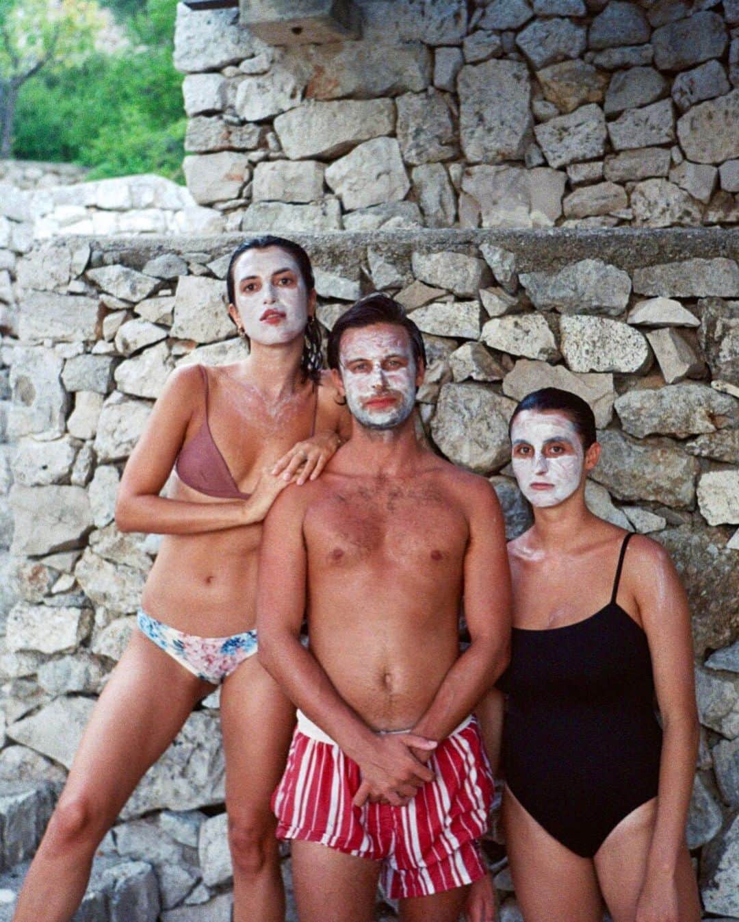Jeanneのインスタグラム：「Friends in Puglia, August 2019 🎭」