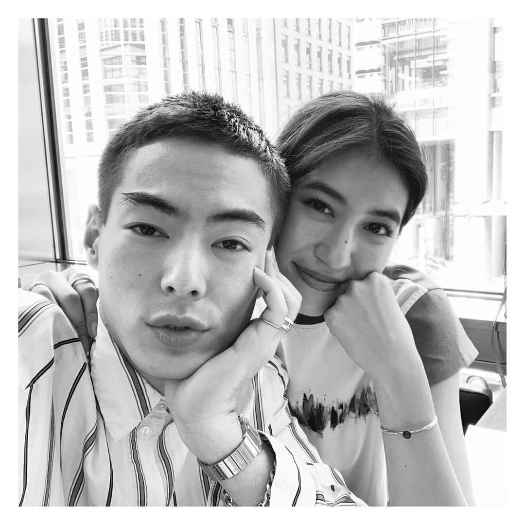 のインスタグラム：「Friend . いとこみたいな友だち なかなかいないねそんな人 ただいい写真だからのせるだけw . . . #friends #happytime」