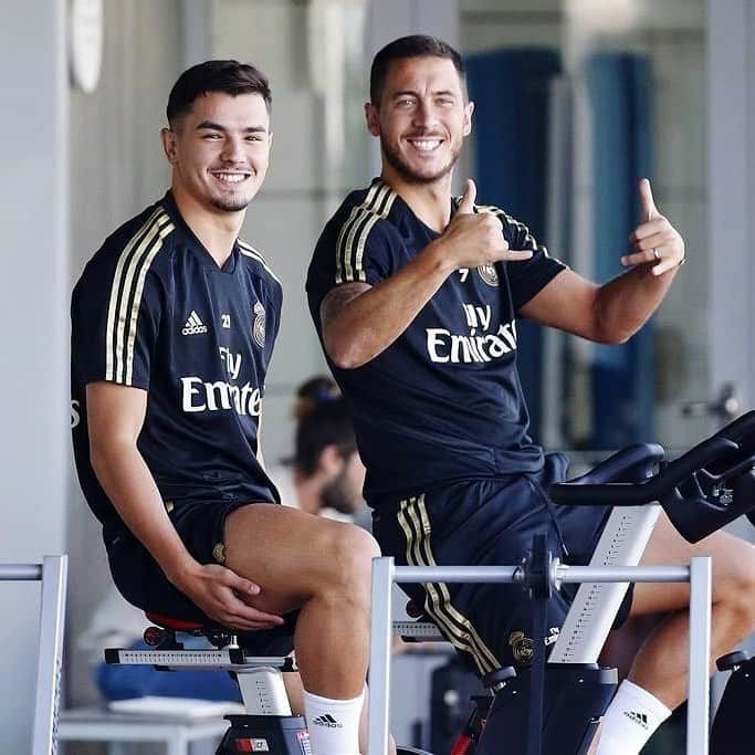 エデン・アザールさんのインスタグラム写真 - (エデン・アザールInstagram)「Recovery 🤙🏼 @brahim #HalaMadrid」8月28日 20時56分 - hazardeden_10