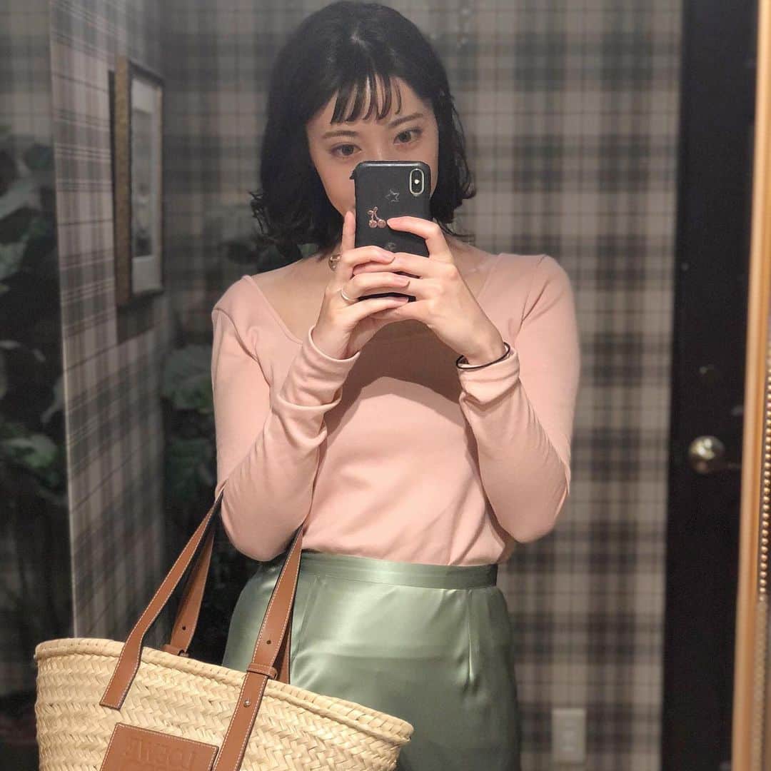 のインスタグラム：「. 1年半振りにボブ復活🙌🏻 こんなに快適LIFEなのか。。🥺 . . #hair #papre_lim」