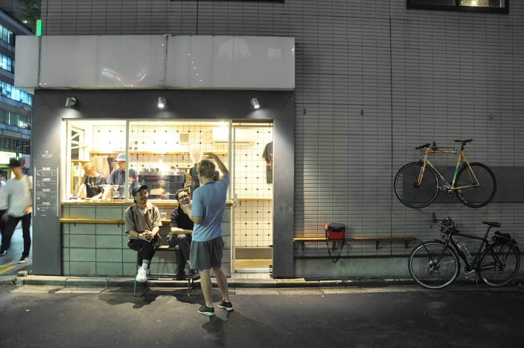 ABOUT LIFE COFFEE BREWERSさんのインスタグラム写真 - (ABOUT LIFE COFFEE BREWERSInstagram)「Nearly the end of August!! Good to spend time outside here 🌃 8月もそろそろ終わりですね！！季節が変わってもおいしいコーヒーとお待ちしております！！また明日！！」8月28日 21時18分 - aboutlifecoffeebrewers