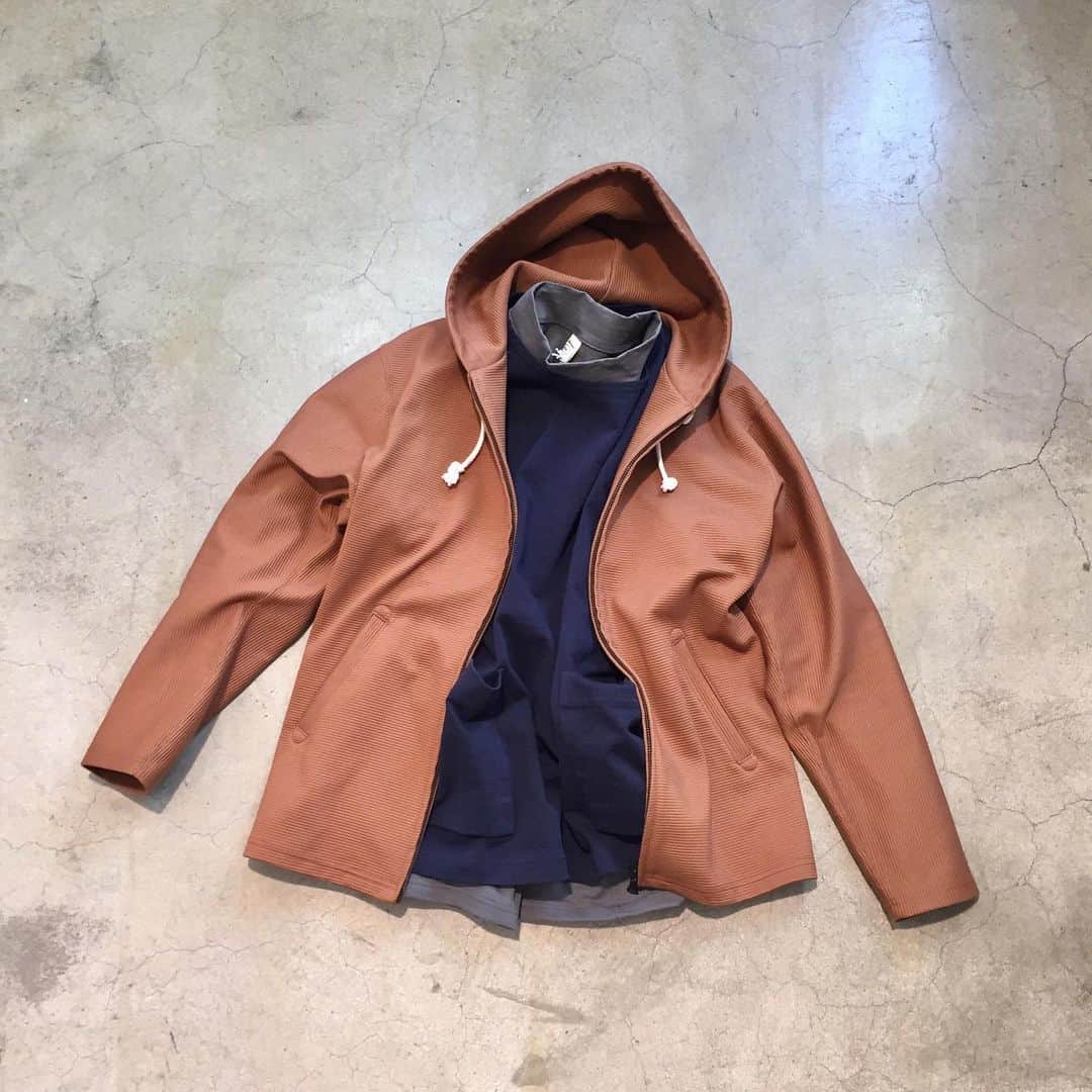 Jackmanさんのインスタグラム写真 - (JackmanInstagram)「F/W 2019「NEW ARRIVAL」﻿﻿﻿﻿﻿﻿﻿ ﻿﻿﻿ "SOLID RIPPLE SWEAT PARKA"﻿﻿﻿﻿﻿﻿ ﻿﻿﻿ ﻿ Brown ￥18,000＋Tax﻿﻿ ﻿﻿﻿ ﻿ #jackman_official #factorybrand #madeinjapan #madeinfukui #japanesefabric #jm7961 #100cotton」8月28日 21時23分 - jackman_official
