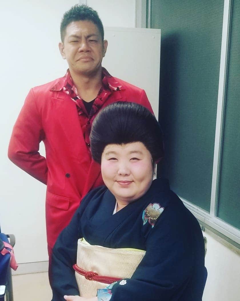 太田芳伸のインスタグラム：「収録も終わり 今から大阪に帰ります🎵  何の番組かはお楽しみに🎵  #東京でも藍姐さんをしっかりガード #すち子さんはノーガード」