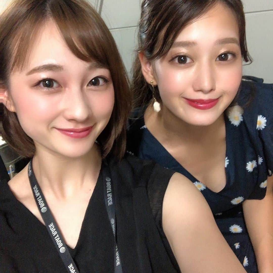 のインスタグラム：「. 昨日はボートレースライブの アシスタントMCのお仕事でした😊 📷新しく入ったレポーターのみずきちゃんと💕 控え室でのおしゃべりがとっても楽しかった😂🏓🏔 リップはスリーの秋カラーです . . #ボートレースメモリアル #BS日テレ #長崎出張 #長崎ちゃんぽん#佐世保バーガー #須貝茉彩」