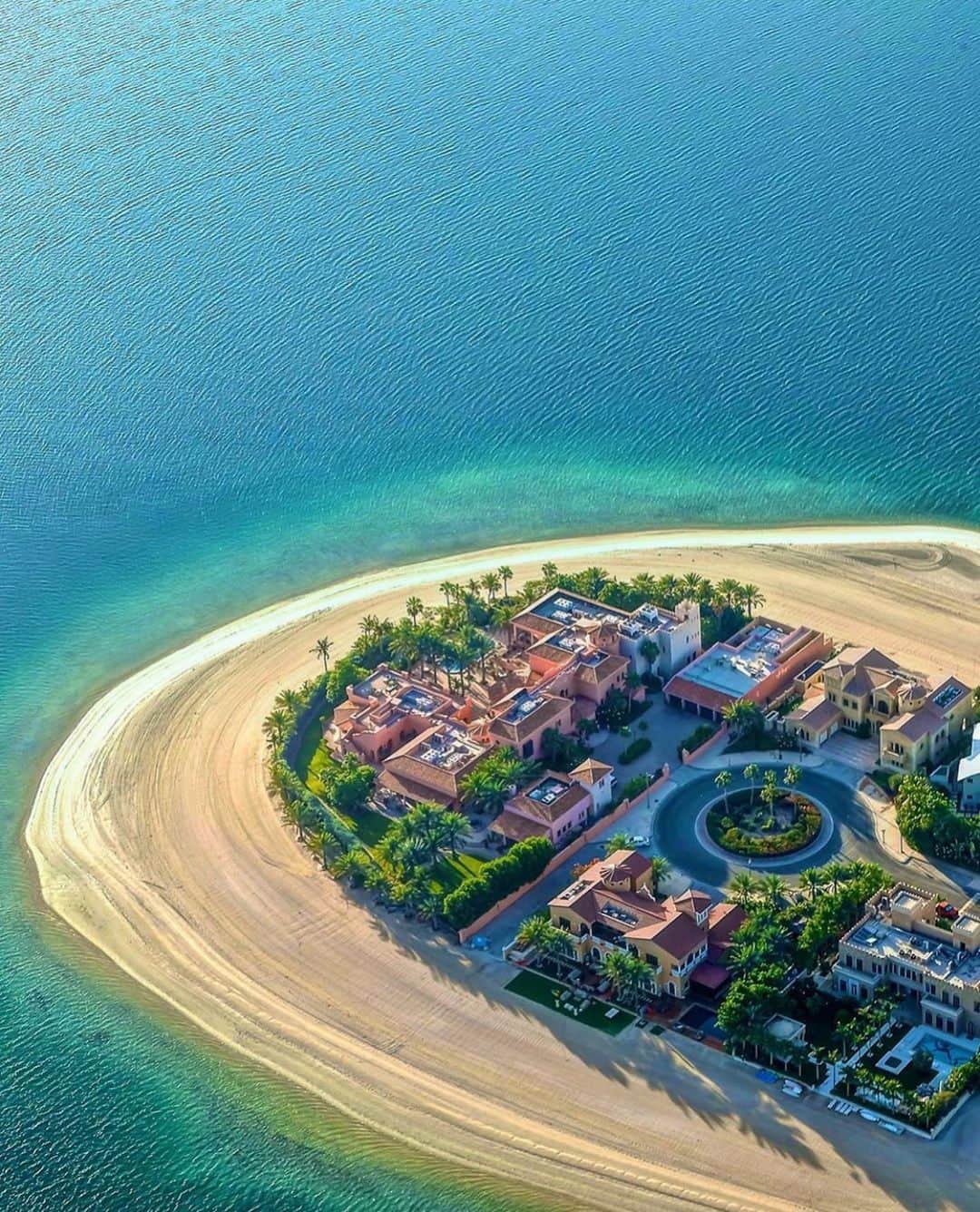 ドバイのインスタグラム：「The Palm Jumierah #Dubai 📷:@iamdocgelo」