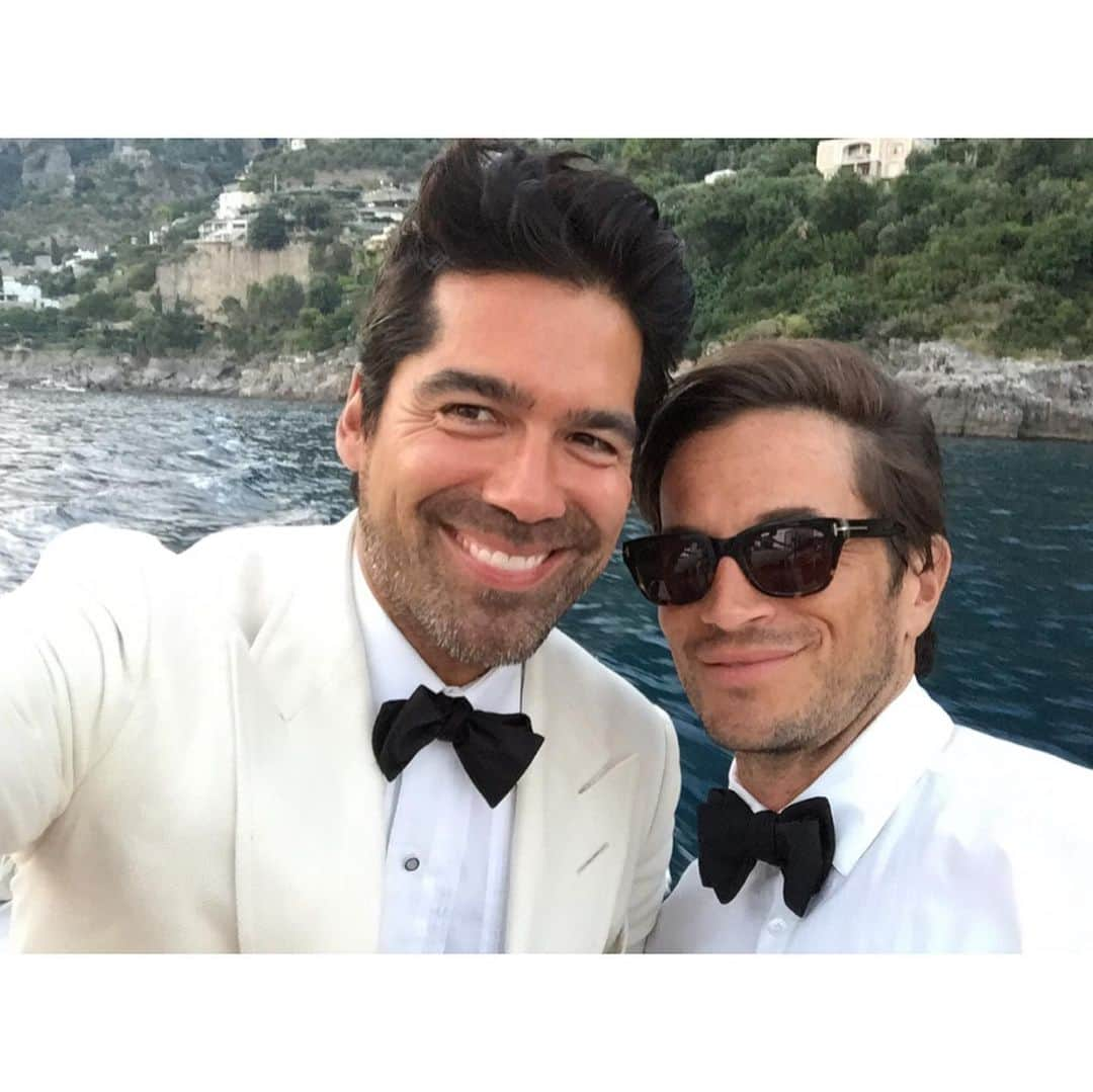 ブライアンアトウッドさんのインスタグラム写真 - (ブライアンアトウッドInstagram)「10yrs today with @drjakedeutsch  Happy Anniversary!!!! This was the first video I took of us together in the Hamptons a few days after we  met..we ended up staying with @rachelzoe @rbermanus for an amazing time!! Here we are... 10yrs later!!! I love you ❤️ Happy Anniversary #teamo #love #partners #10yearanniversary #fun」8月28日 21時28分 - brian_atwood