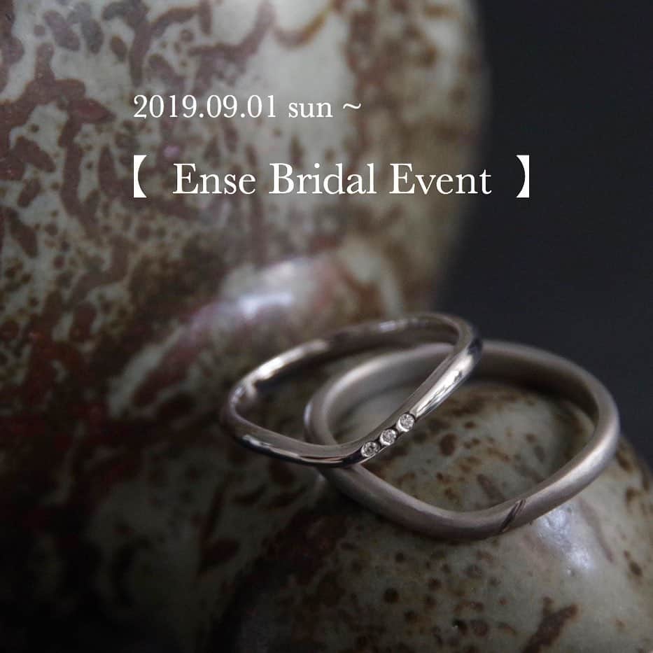 Enseさんのインスタグラム写真 - (EnseInstagram)「. 【  Ense Bridal Event 】 2019/09/01 sun. ~ . . 来月からEnse Bridalのイベントがスタートいたします！ . 9月中にご来店いただき、 ご結婚指輪の制作をさせていただくご夫婦様へは、 12種類の天然石からお好きな宝石を１つ、無償で指輪にお付けさせていただきます◎ . . ダイヤモンドやルビー、サファイヤ、エメラルド.....etc リングの内側か外側、またはサイドに留めたり、お好きな場所をご指定くださいませ。 . . . 開催期間は9/1(日)〜9/30(月)の １ヶ月間でございます。 . . まずはご見学だけでも大丈夫です。 お気軽にご連絡、またはご来店くださいませ♪ . . . #Ense #EnseBridal #Ensejewelry#革 #革財布 #財布 # #革鞄 #鞄 #bag #leatherbag #革バッグ #革小物 #トートバッグ #ブライダルリング #結婚指輪 #マリッジリング #シンプルリング #オーダーリング #オーダー結婚指輪 #京都 #三条 #kyoto #japan #madeinjapan」8月28日 21時29分 - ense.jp