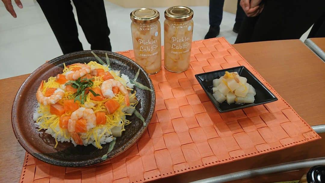 HTB「公式イチオシ！」さんのインスタグラム写真 - (HTB「公式イチオシ！」Instagram)「きょうのミテコレ！は、 先週オープンしたばかりの ピクルス専門店、 ピクルスラボ北海道をご紹介しました！ 4種類のフレーバーがある、絶品ピクルス。 アレンジレシピも美味しかったです！ ぜひ食べてみてくださいね！  #イチオシ #高橋春花 #菊地友弘 #依田英将 #木村愛里 #オクラホマ #河野真也 #藤尾仁志 #土屋まり #谷口直樹 #五十幡裕介 #福田太郎 #神田昭一 #渡辺菜月 #大野由李絵」8月28日 21時33分 - htb_ichioshi