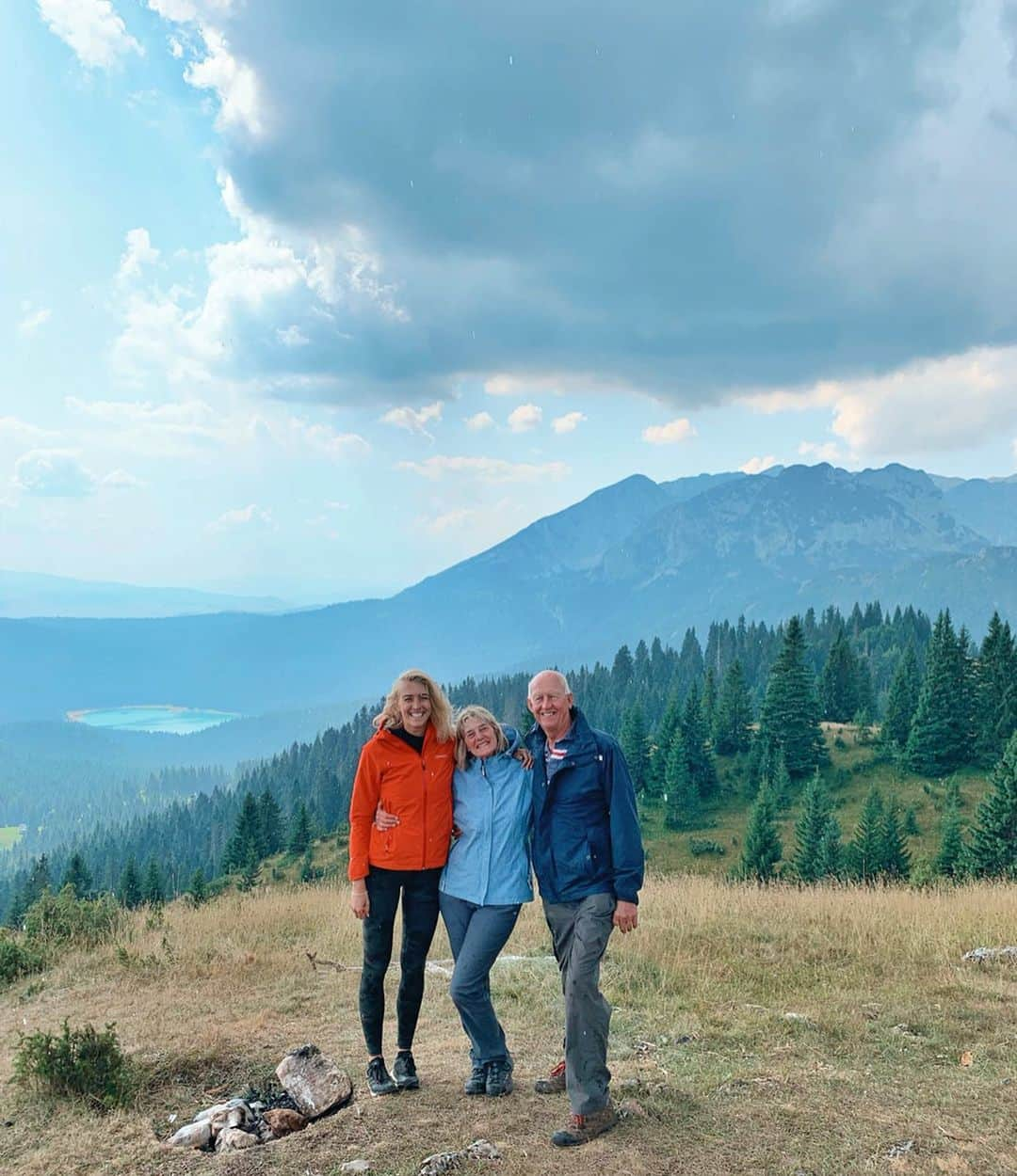 Zanna Van Dijkさんのインスタグラム写真 - (Zanna Van DijkInstagram)「Travelling with my parents 🌍💙 Our trip has come to an end and I’m going home with buckets of memories. My family and I haven’t gone on a proper holiday together in over 8 years - so why did I suggest we go on one at age 26? 🧡 My parents showed me the world when I was a child. Now it’s my turn to show it to them. Travel is my passion and they would never have done a road trip like this unless I suggested it. I planned every single detail of this holiday and guess what? They loved it! 💜 I’m realising more and more as I get older that my parents aren’t going to be here forever. My bowel surgery also reminded me that my life can be taken in an instant too. I want to make incredible memories with my family while I can. Since I live in London I only see them once a month, so a holiday was an amazing way to get a big batch of quality time together. ❤️ My parents are my friends. Growing up they were my caregivers but now that I’m an adult I feel like we’re just mates. We have so much fun together. Yeah we get on each other’s nerves, as all families do, but we love each other unconditionally and we have a lot of banter! 👯‍♀️ Honestly, I strongly encourage you to get some quality time in with your family. Even if it’s just a day trip to the seaside or going for a country walk. You won’t regret it 🥰 #familytime #familytravel #wearefamily #memories」8月28日 21時47分 - zannavandijk