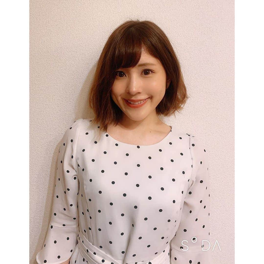 のインスタグラム：「髪の毛沢山切った〜🙌✨✨✨✨ こんなに短くしたのなん年ぶりだろう🥳  髪すぐ乾くの最高だねっ  #ボブ #ボブヘアー #美容室」