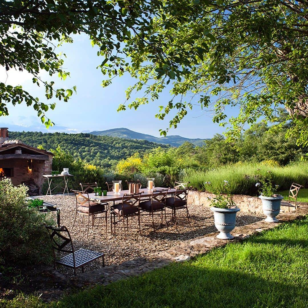 The Cool Hunterさんのインスタグラム写真 - (The Cool HunterInstagram)「‘Casa Delle Suore’ is just one of the 10 homes you can rent at @reschio in Umbria, Italy. (Link in profile) #swipeleft」8月28日 21時55分 - thecoolhunter_