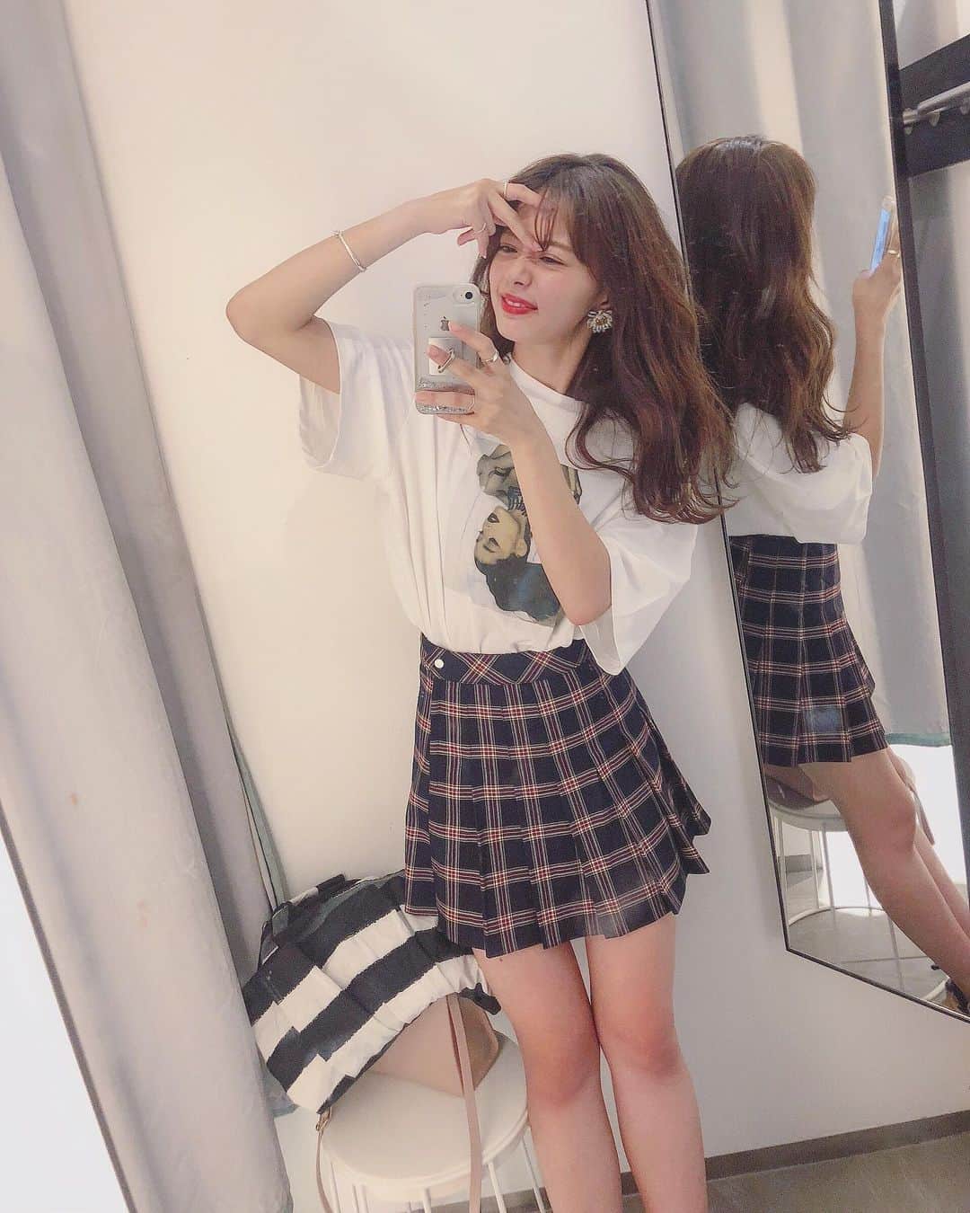 山崎春佳さんのインスタグラム写真 - (山崎春佳Instagram)「school girl🙋🏼‍♀️🏫🎒🌈 . here’s how i am during fitting as usual. i mean... selfie timeee! ;D you guys do kinda same stuff, right??!! lol . #me #tbt #fitting #fittingroom #handm #schoolgirl #tshitt #miniskirt #arianagrande #fashion #selfie #havingfun #試着室 の #実態 #脚の筋肉ぅううう #笑」8月28日 22時06分 - haruka_yamazaki