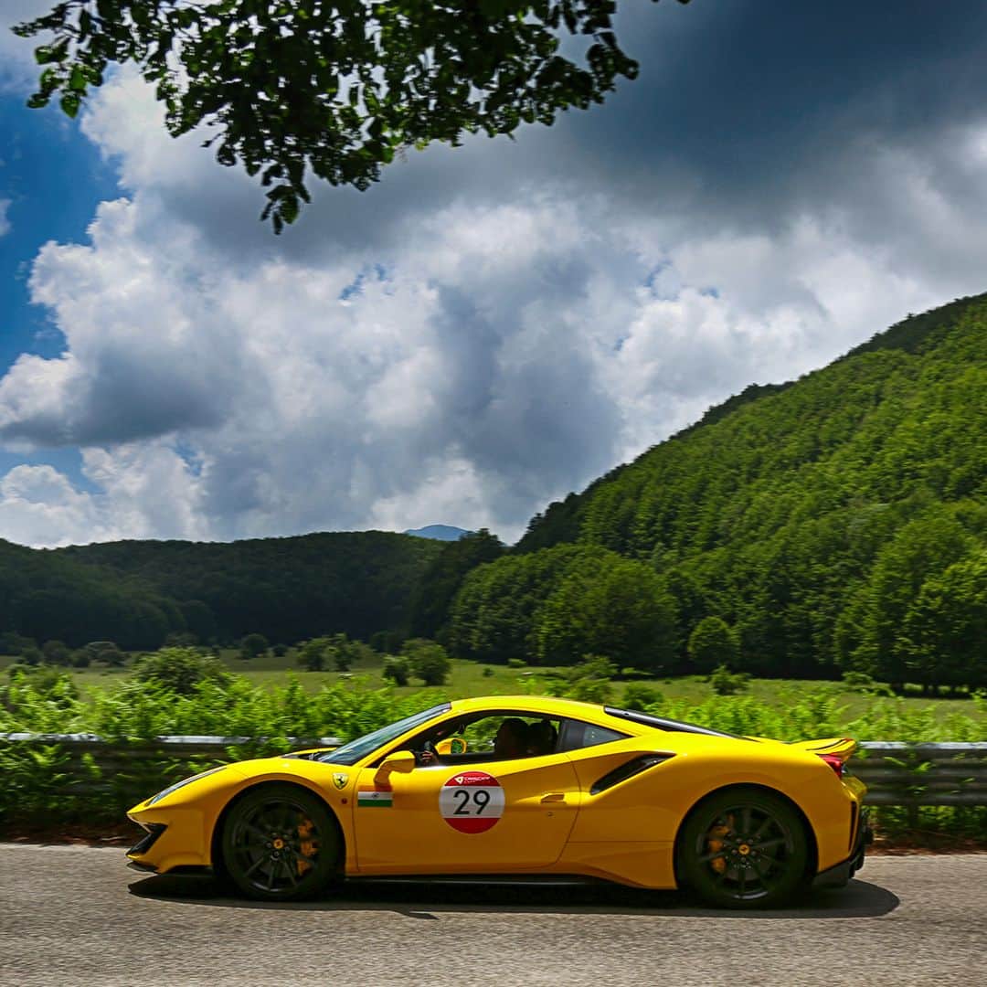 フェラーリさんのインスタグラム写真 - (フェラーリInstagram)「A cruise through gorgeous landscapes with the #Ferrari488Pista. How far will excellence take you? #Ferrari #DrivingFerrari #FerrariExperience #FerrariCavalcade」8月28日 22時00分 - ferrari