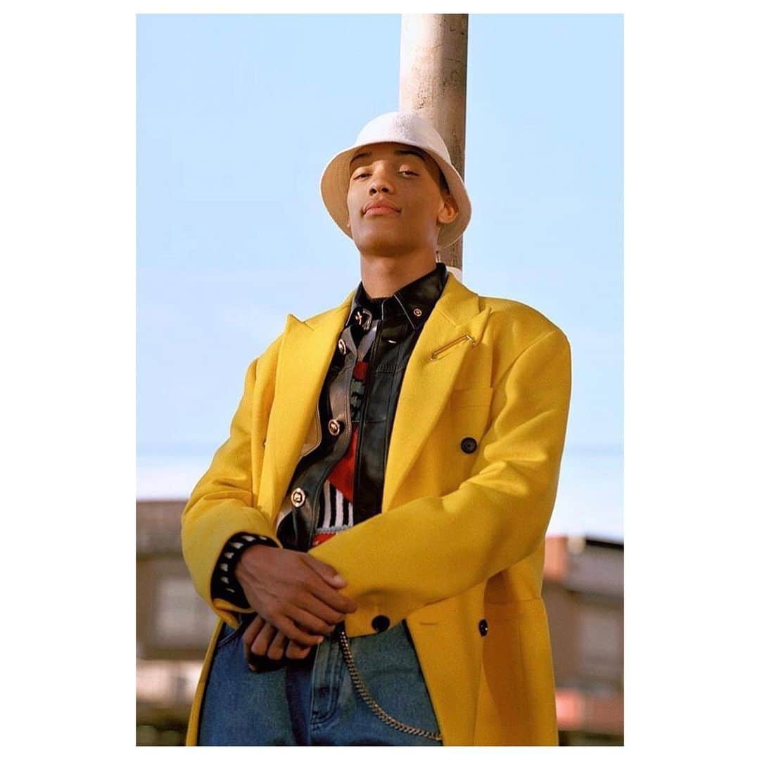 ジャンニヴェルサーチさんのインスタグラム写真 - (ジャンニヴェルサーチInstagram)「Layered look from the #VersaceFW19 Collection featuring brightly colored outerwear and leather enriched with Medusa accents. #VersaceEditorials  _ Featured in @gqaustralia  Photography: @mrbrycethomas Styled by: @studiokevinhunter Model: @masaodaeparris」8月28日 22時07分 - versace