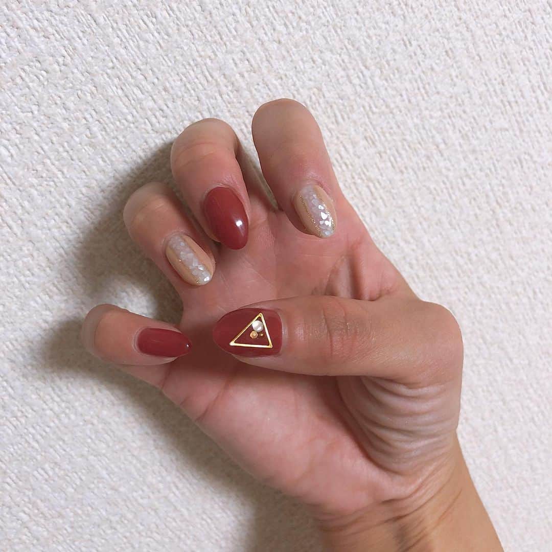 のインスタグラム：「前回とは打って変わって、シンプルにしました🤭  #kanka新潟店  #ジェルネイル #ネイルデザイン #ネイル #シンプルネイル #新潟ネイル」
