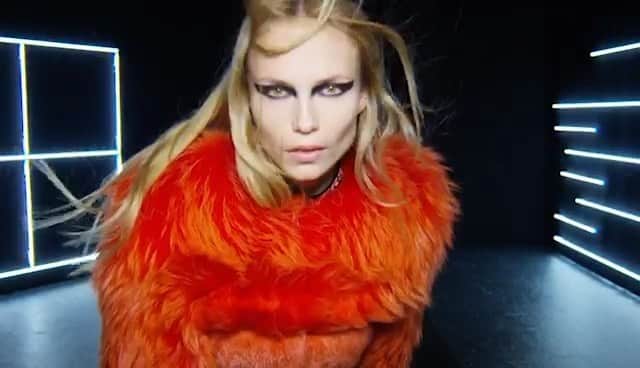 ナターシャ・ポーリーのインスタグラム：「So Excited To Announce, That I Am Now Represented By @elitenyc In New York」