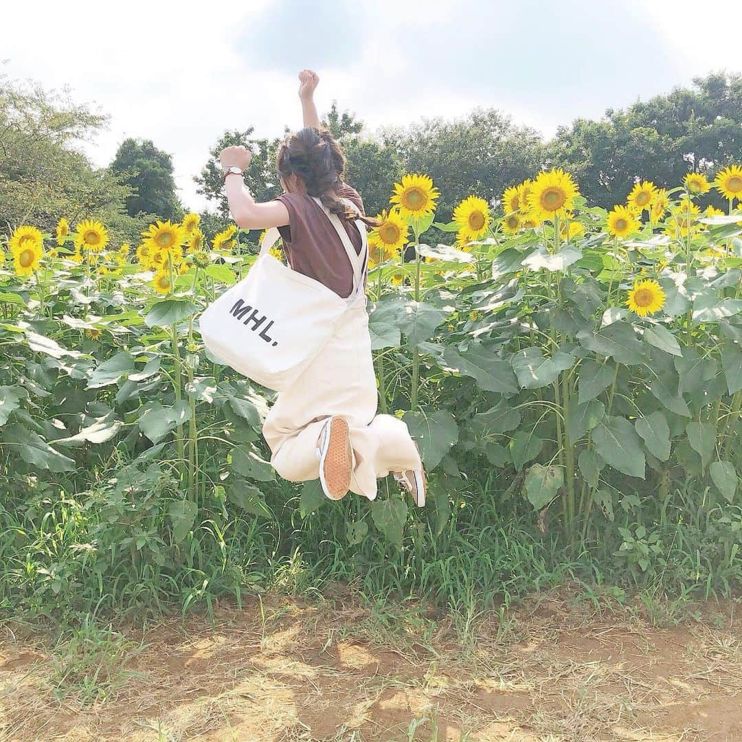 haruさんのインスタグラム写真 - (haruInstagram)「ㅤㅤㅤㅤㅤㅤㅤㅤㅤㅤㅤㅤㅤ ㅤㅤㅤㅤㅤㅤㅤㅤㅤㅤㅤㅤㅤ ㅤㅤㅤㅤㅤㅤㅤㅤㅤㅤㅤㅤㅤ ひまわり畑🌻 ㅤㅤㅤㅤㅤㅤㅤㅤㅤㅤㅤㅤㅤ かほちゃんと #成田ゆめ牧場 行った時の💕 たくさん写真撮ってもらったので ひとまず個人のやつ🧡！ ㅤㅤㅤㅤㅤㅤㅤㅤㅤㅤㅤㅤㅤ 朝時間なくて 極力巻かなくて良いツインテールにしました🤭💕☜﻿ ㅤㅤㅤㅤㅤㅤㅤㅤㅤㅤㅤㅤㅤ 楽しくてたくさん笑った〜(˶‾᷄ ⁻̫ ‾᷅˵)❤️ 最後のは照れ笑い☜﻿ ㅤㅤㅤㅤㅤㅤㅤㅤㅤㅤㅤㅤㅤ ふたりのは明日のせようかな☺💗！ ㅤㅤㅤㅤㅤㅤㅤㅤㅤㅤㅤㅤㅤ ❤︎ tops : #coca ❤︎ skirt : #naturalcouture ❤︎ shoes : #vans ㅤㅤㅤㅤㅤㅤㅤㅤㅤㅤㅤㅤㅤ コーデの詳細はWEARに記載してます✨ ㅤㅤㅤㅤㅤㅤㅤㅤㅤㅤㅤㅤㅤ かほちゃんありがとう🥰！ ㅤㅤㅤㅤㅤㅤㅤㅤㅤㅤㅤㅤㅤ #harucd ㅤㅤㅤㅤㅤㅤㅤㅤㅤㅤㅤㅤㅤ」8月28日 22時11分 - __haru3