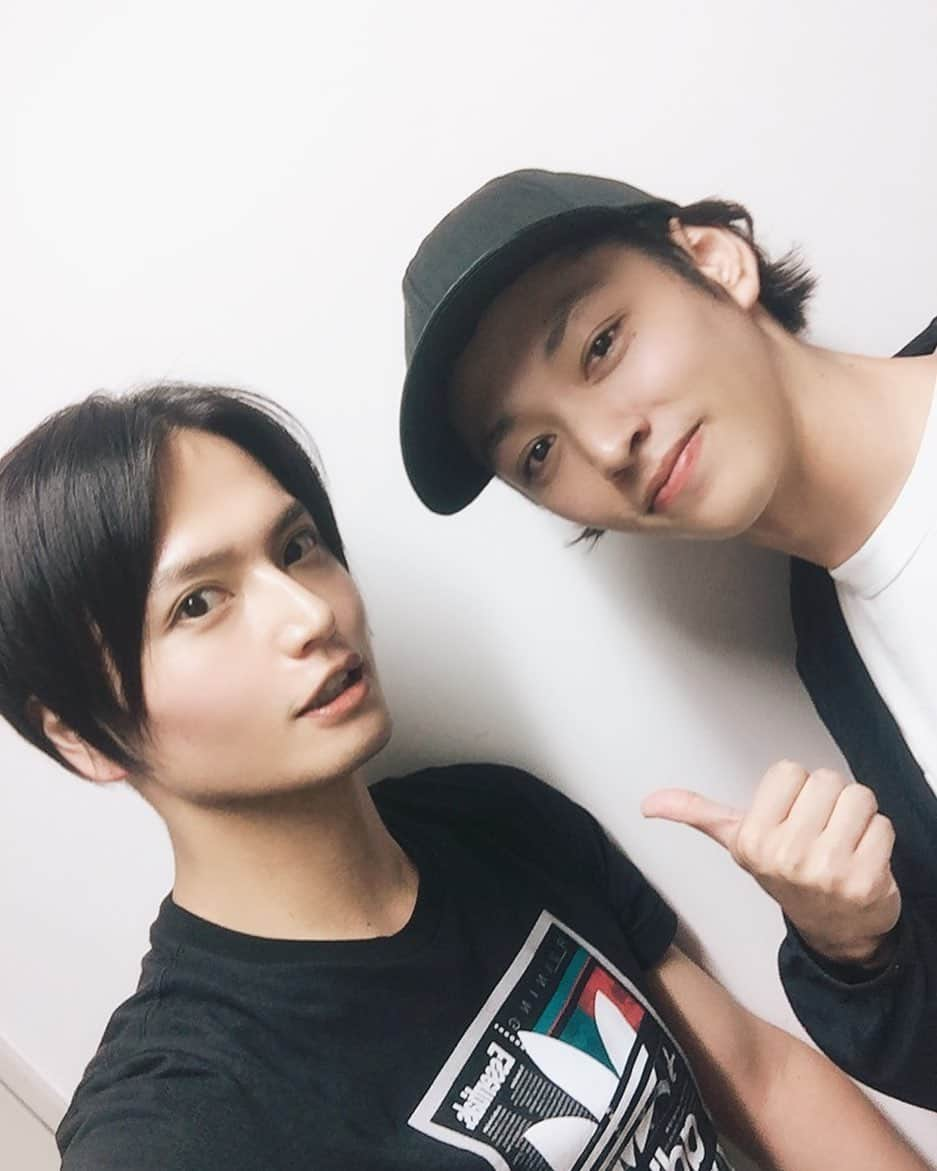 友常勇気さんのインスタグラム写真 - (友常勇気Instagram)「reunion٩(๑′∀ ‵๑)۶•*¨*•.¸¸♪ #友常勇気  #安西慎太郎  #偶然の再会 #嬉しいかった」8月28日 22時12分 - yuki_tomotsune