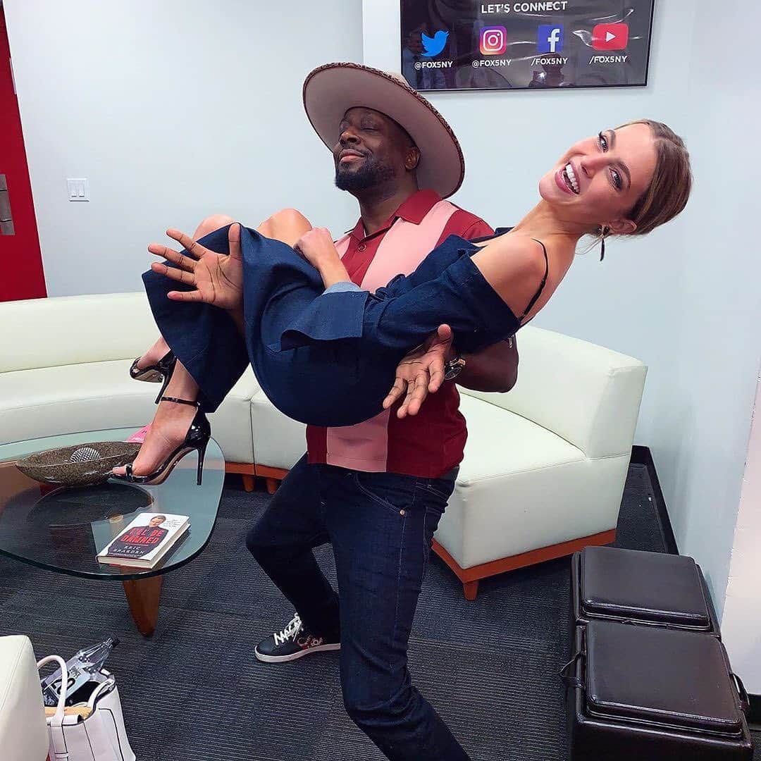ワイクリフ・ジョンのインスタグラム：「Good Day New York!  #repost @annewinters ・・・ Just walked into the green room @fox5ny and ran into @wyclefjean 🙈😎 I asked if he likes to do anything funny when taking photos and this is what happened. Lol」