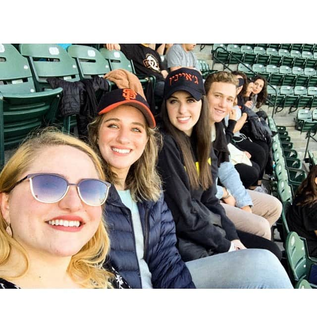 Elliana Shayna Pogrebinskyさんのインスタグラム写真 - (Elliana Shayna PogrebinskyInstagram)「The Jews take over Oracle Park ⚾️」8月28日 22時28分 - elliana_pogrebinsky