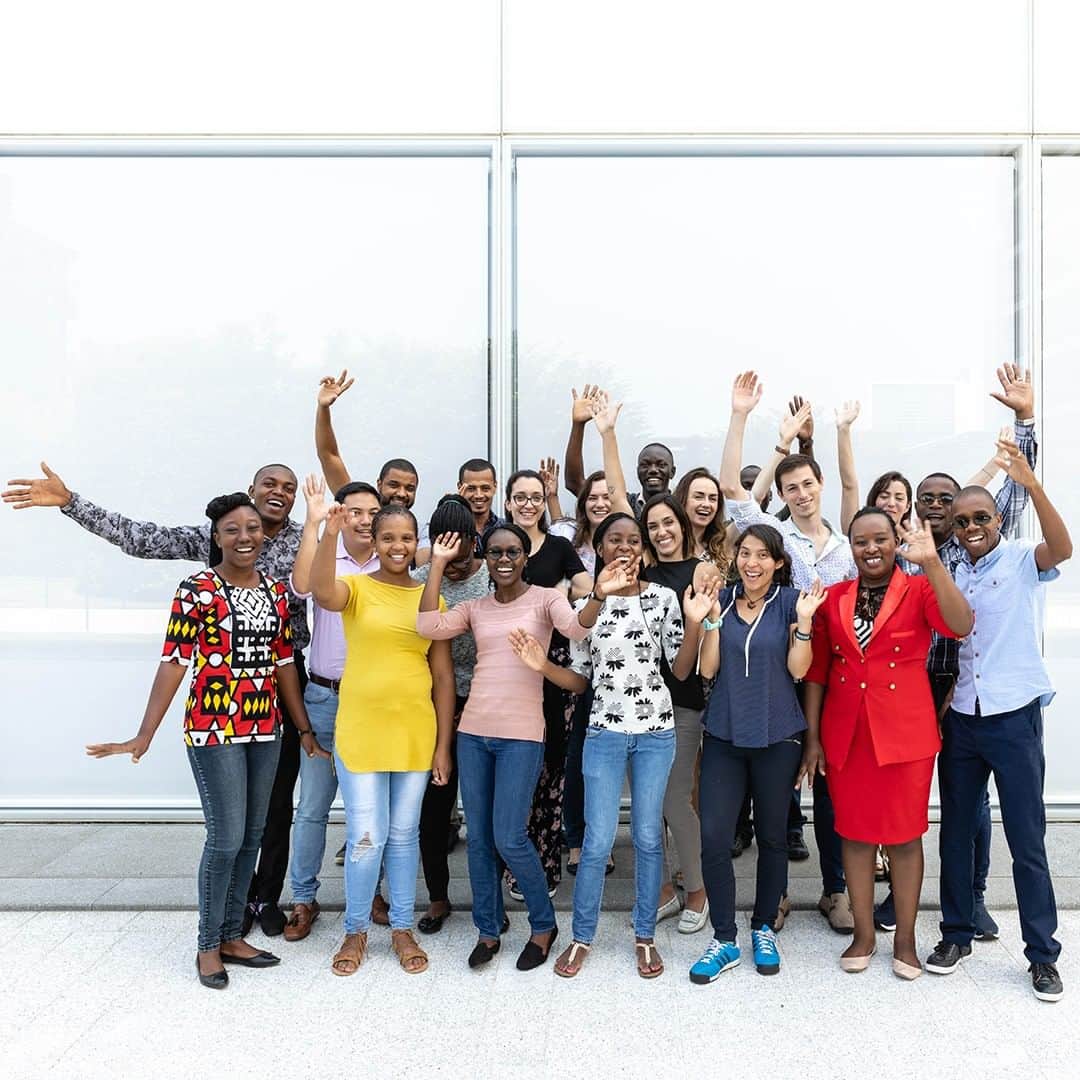 ノバルティスのインスタグラム：「After 3 months, we have to say goodbye to our Next Generation Scientists from 14 countries 🇦🇷🇧🇷🇨🇻🇪🇹🇬🇭🇰🇪🇲🇼🇲🇽🇳🇬🇵🇭🇷🇼🇿🇦🇺🇦🇿🇼 . You will be missed on Campus! . The University of Basel and Novartis Next Generation Scientist Program aims to accelerate drug discovery and clinical research around the world. This year, 21 masters, PhD and post-doc health specialists from 14 countries undertook a three-month internship at the Novartis campus in Basel. . They’re now set to take new knowledge, skills and networks back to their home countries and institutes. . #ReimaginingMedicine #NextGenerationScientists」