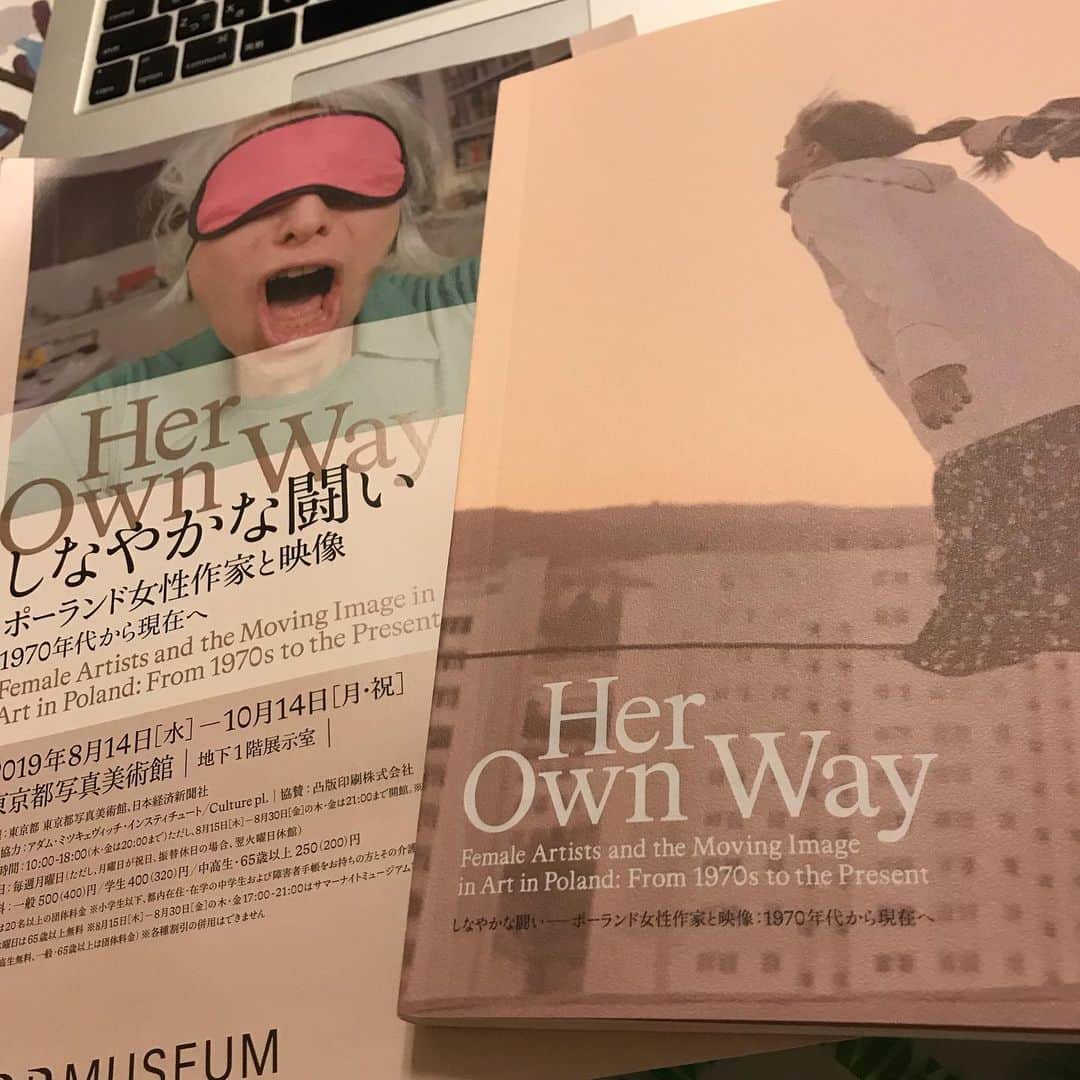 松田青子のインスタグラム：「‪“しなやかな”って言葉が全然合ってない、時代時代の女たちそれぞれの”やったんぞ”がぶち込まれた作品ばかりで熱かった。また行きたい。」