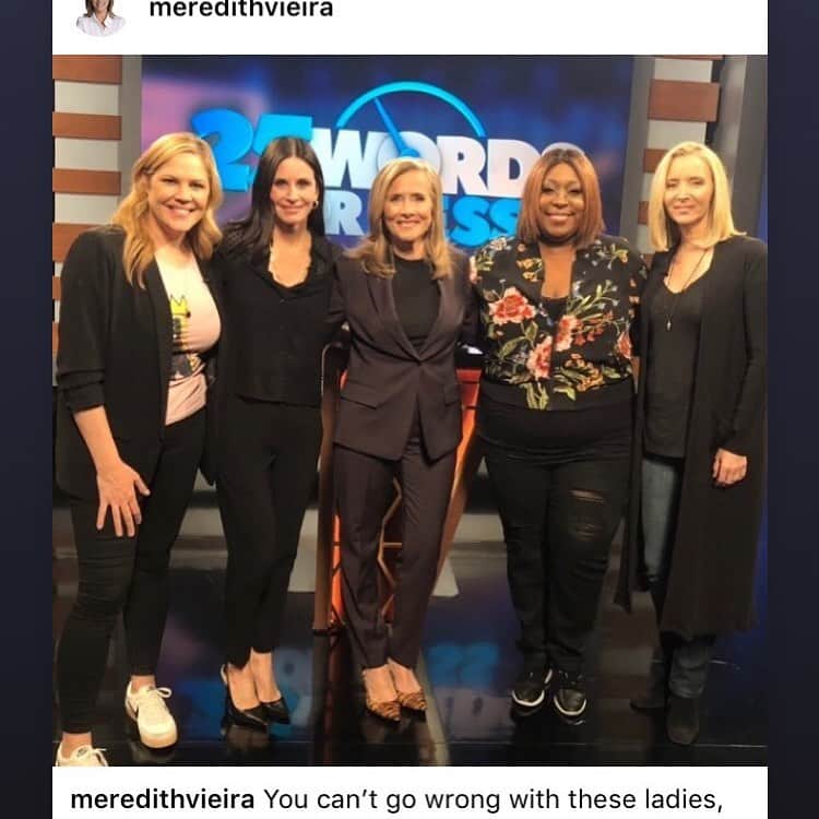 メアリー・マコーマックのインスタグラム：「Thanks @comiclonilove @courteneycoxofficial  for playing @25wordsorlesstv  with me and @lisakudrow  and @meredithvieira ❤️」