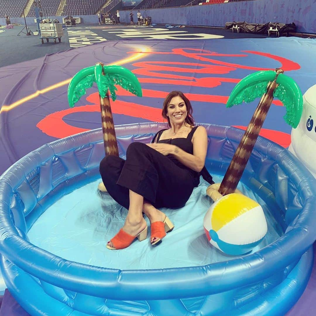 ホープ・ソロさんのインスタグラム写真 - (ホープ・ソロInstagram)「Ahh the #WWC19 lounge life... 🌴 🌊」8月29日 3時58分 - hopesolo