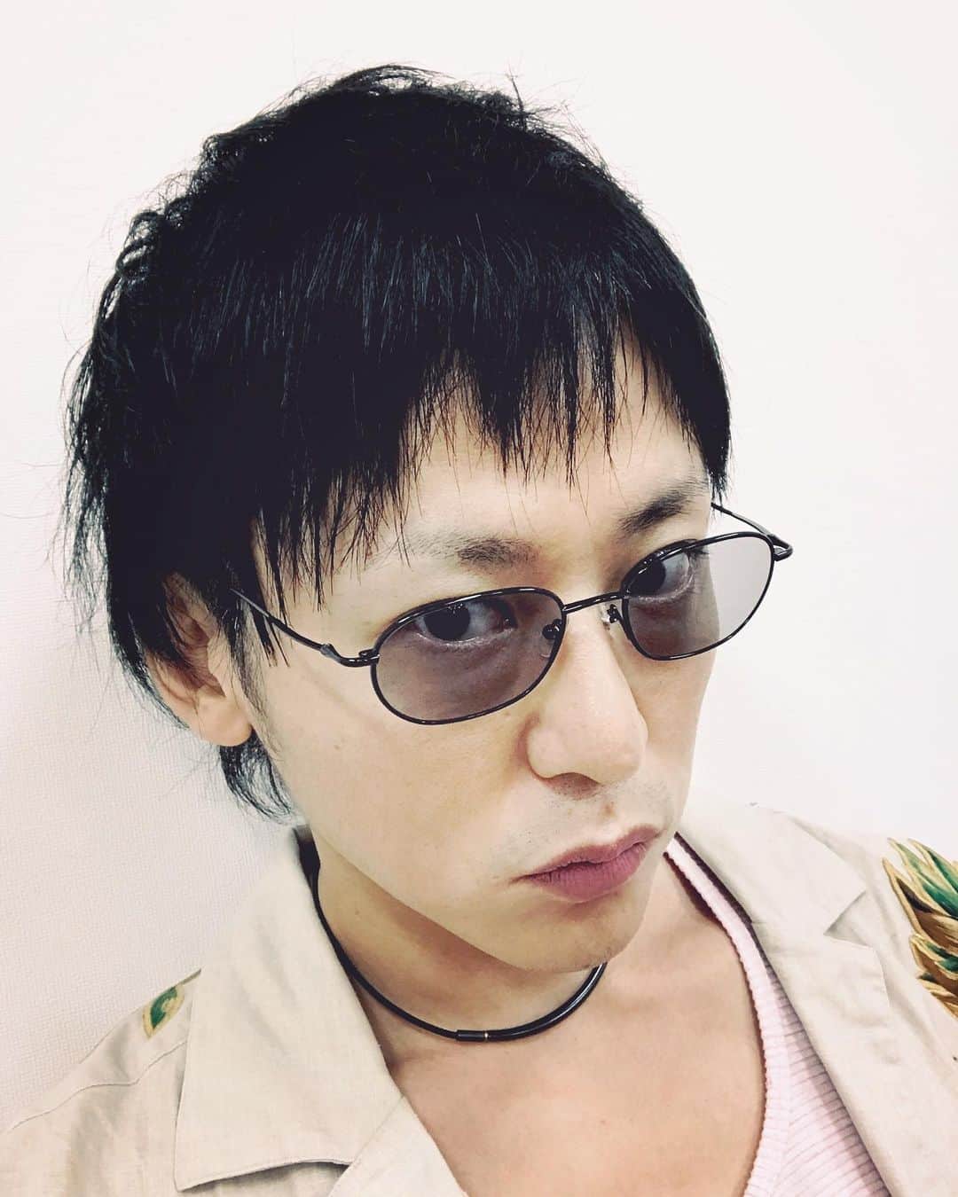 いぶくろ聖志さんのインスタグラム写真 - (いぶくろ聖志Instagram)「髪、切ったーっ！ さっぱりっ！ ついでに色眼鏡っ👓」8月28日 22時40分 - b.smpl