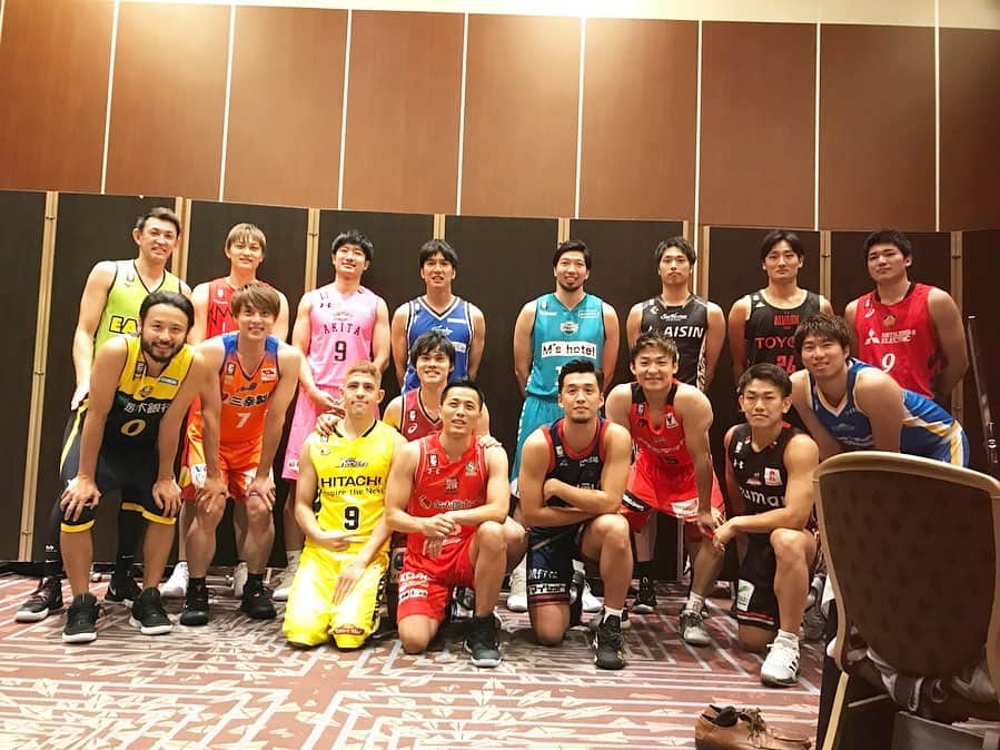 五十嵐圭さんのインスタグラム写真 - (五十嵐圭Instagram)「B.LEAGUE TIP OFF カンファレンス 2019 #BLEAGUE #TIPOFFカンファレンス2019 #元トヨタ自動車アルバルク #折茂武彦 #田臥勇太 #田中大貴 #自撮り #代表取締役社長 #ヒゲメンアワード #同級生 #佐々木クリス #田中大貴 #五十嵐圭 #新潟アルビレックスBB」8月28日 22時38分 - keiigarashi_official