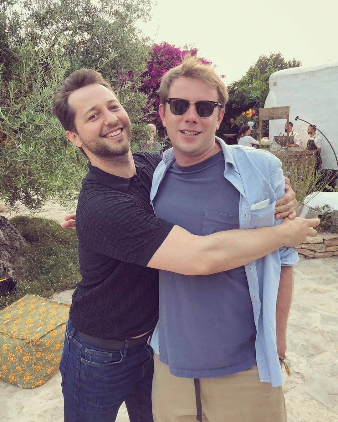 デレク・ブラスバーグさんのインスタグラム写真 - (デレク・ブラスバーグInstagram)「Squeezing my Ibiza tour guide. (I’m told if that rhymes you’re not saying “Ibiza” correctly) Go to youtube.com/loewe to see @jonathan.anderson give me a tour of his favorite spots on the island! 💘🏖👙🇪🇸」8月28日 22時38分 - derekblasberg