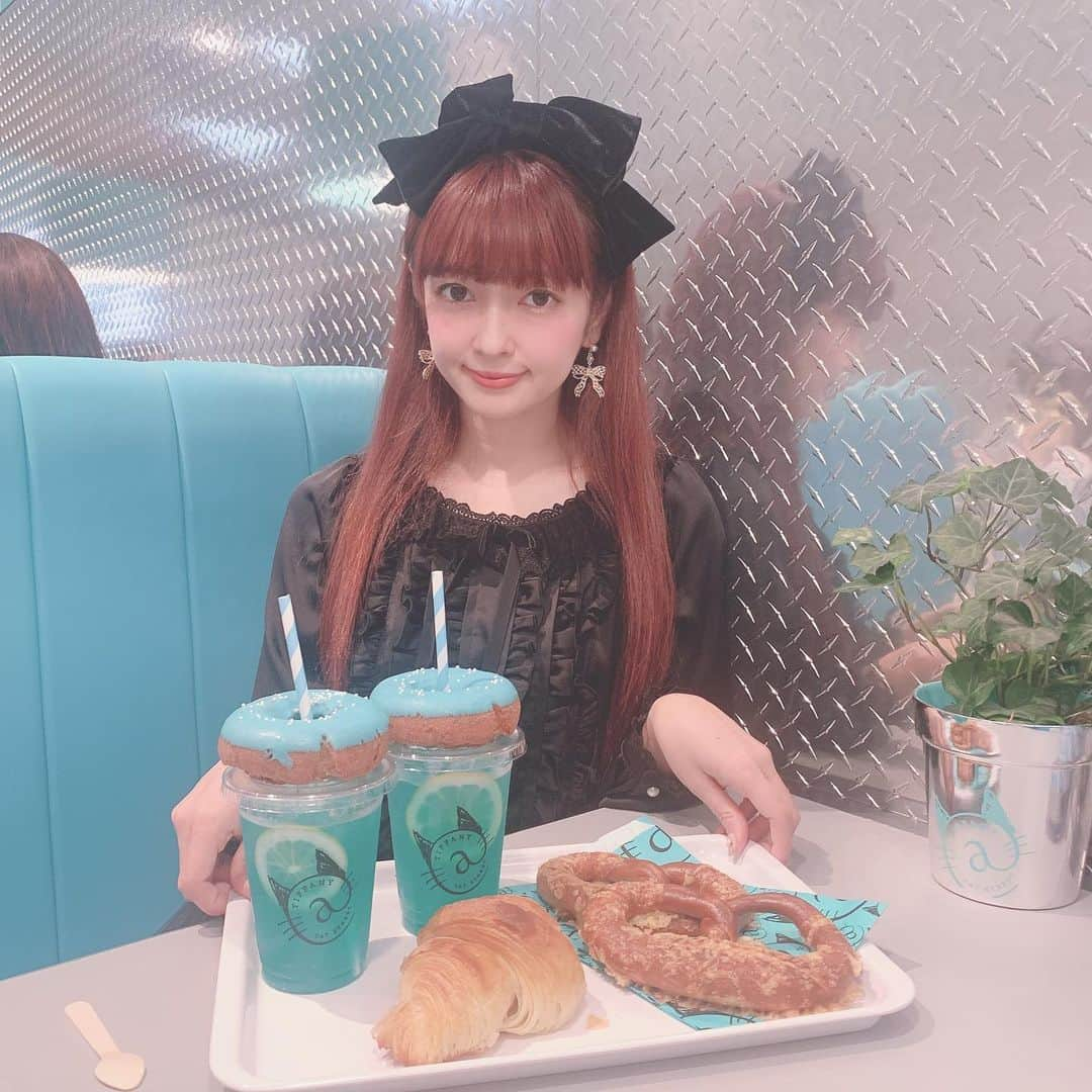 青木美沙子さんのインスタグラム写真 - (青木美沙子Instagram)「原宿キャットストリートにある #tiffanycafe  に行きました💓 ずっと気になっていたカフェ🍰 ティファニーカラーかわいい💕 #tiffany #tiffanycafe #原宿#キャットストリート#美沙子のお茶会」8月28日 22時58分 - misakoaoki