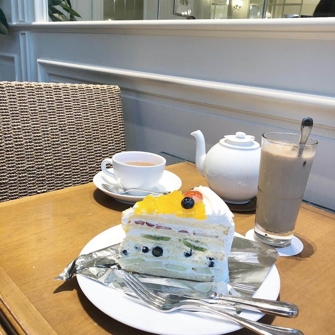 中嶋桃花さんのインスタグラム写真 - (中嶋桃花Instagram)「ここのケーキほんとに大っきいんだよね🍰  ほんとは夏イチゴのケーキが食べたかったな」8月28日 22時53分 - momoka_nakajima