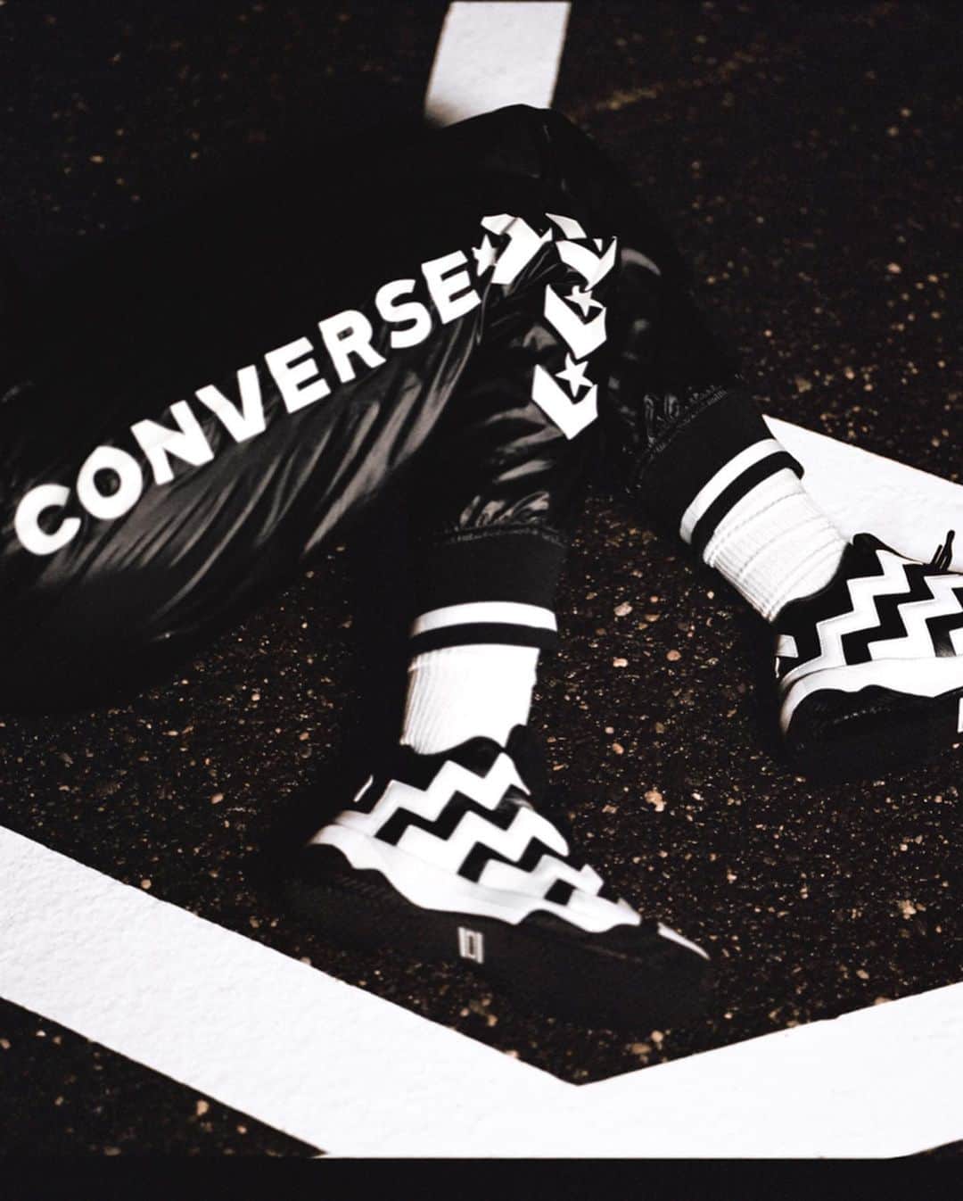 converseさんのインスタグラム写真 - (converseInstagram)「Electrify the Game. #ConverseVLTG The VLTG collection ups the attitude with high-contrast designs inspired by ‘90s-era basketball patterns.  Available now on Converse.com.」8月28日 23時00分 - converse