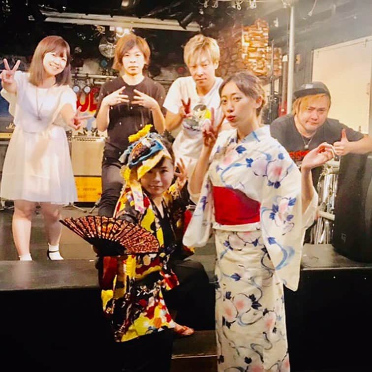 MIAKAさんのインスタグラム写真 - (MIAKAInstagram)「夏のライブが終わってしまいました🎐ご来場ありがとうございました🥺 プライベートで着ることはなかった浴衣を着てw、バンドセットのライブ！これでROCKしました🎙w めっちゃ楽しかったです☺️ いつも通ってるコンビニのおばちゃんがまた花束を持って来てくれて☺️ 野外ステージも夏っぽくて良きでした🌻 あっとゆう間の2daysライブ終わっちゃったけど、今年も夏の思い出をありがとうございました🎐 #miaka」8月28日 23時06分 - miaka.jp