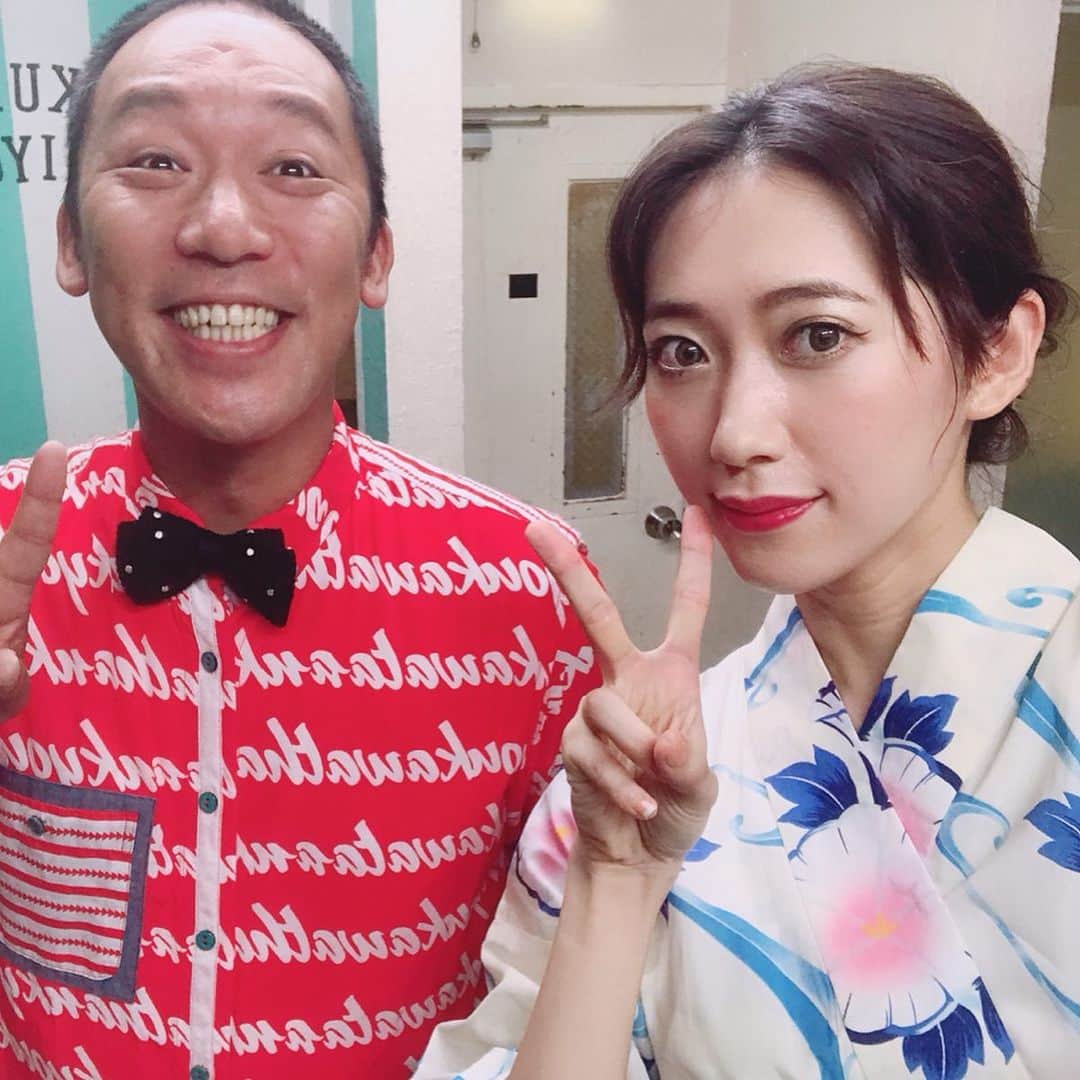 MIAKAさんのインスタグラム写真 - (MIAKAInstagram)「夏のライブが終わってしまいました🎐ご来場ありがとうございました🥺 プライベートで着ることはなかった浴衣を着てw、バンドセットのライブ！これでROCKしました🎙w めっちゃ楽しかったです☺️ いつも通ってるコンビニのおばちゃんがまた花束を持って来てくれて☺️ 野外ステージも夏っぽくて良きでした🌻 あっとゆう間の2daysライブ終わっちゃったけど、今年も夏の思い出をありがとうございました🎐 #miaka」8月28日 23時06分 - miaka.jp