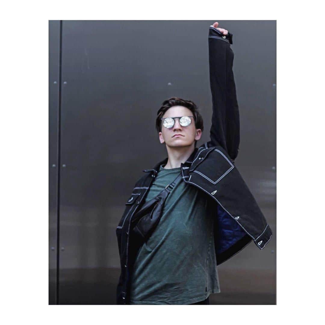 アイシー ベルリンさんのインスタグラム写真 - (アイシー ベルリンInstagram)「Be a leader like @lanmandragoran9 with our bold frame Zephyr, which combines technical innovation and avant-garde aesthetics.  #icberlin #berlin #silk #lightweight #handcrafted #eyewear #luxuryeyewear」8月28日 23時16分 - icberlinofficial